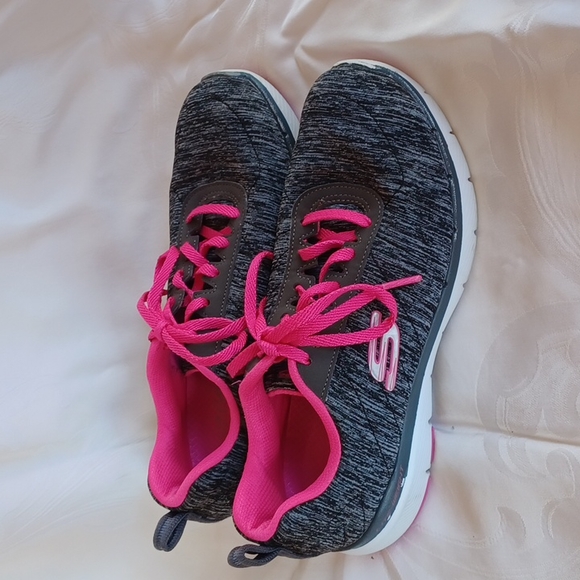 Skechers light weight memory foam size 6.5 - Picture 2 of 6